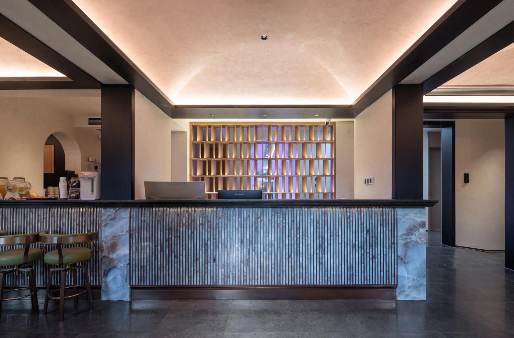 Happy Dragon Courtyard- Newly Renovated With French Windows, Near Tian'Anmen Forbidden City,Lama Temple And Heaven Temple, 3Minutes Walk From Subway,Fluent English Speaking With Tourist Sights Tickets Service ,Free Coffee &Laundry Service Peking Exterior foto